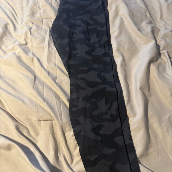 Nike universal Dark Camouflage Leggings Dri-fit. Only wore them once. - Picture 5 of 5